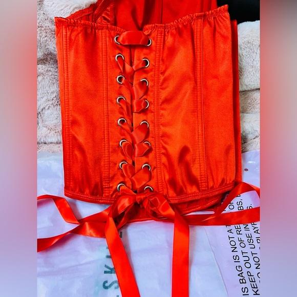NWT LG Fiery Red Satin Corset Bustier Lace-Up Back Halloween Costume Devil Top - Picture 12 of 15